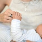 Maternità e lavoro, cos’è la child penality e perché essere madre costa caro