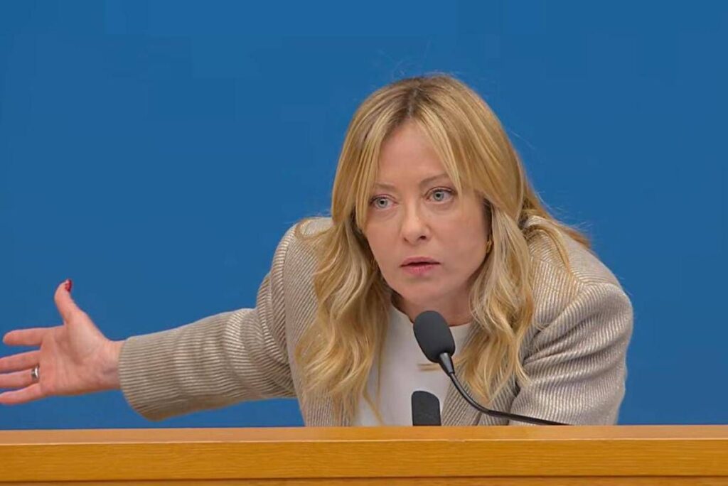 Meloni, domanda sulle tasse: “Quando pensate di farlo?”. E lei risponde ‘furiosa’