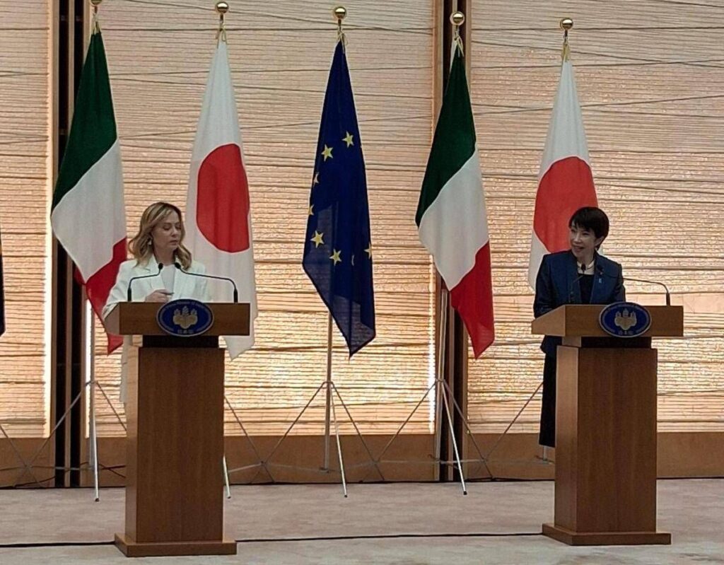 Meloni in Giappone, incontro con Takaichi: “Crediamo molto in questa alleanza, in questa amicizia”