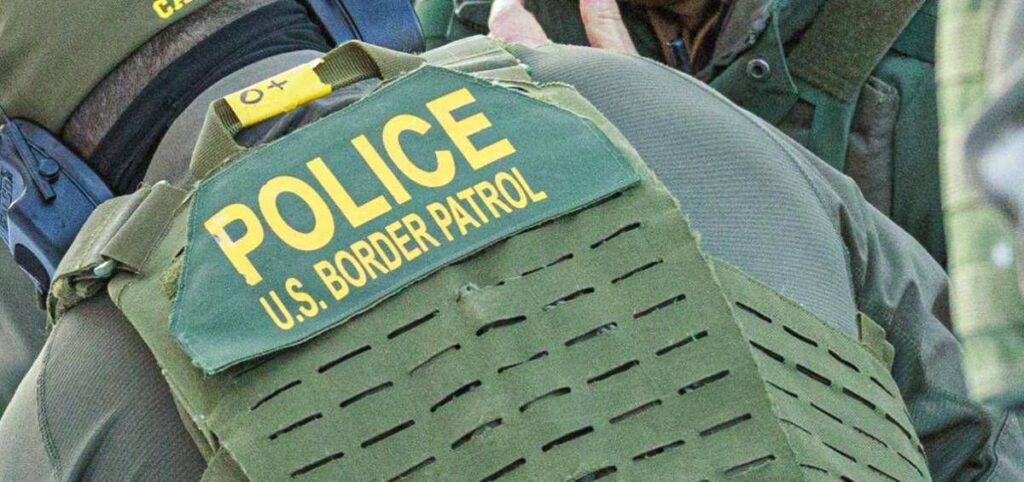 Minneapolis, il nuovo video. Vance: “L’agente è stato investito e ha sparato”