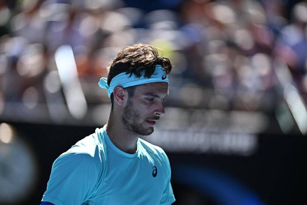 Musetti, Melbourne come Parigi e Montecarlo: continua la maledizione infortuni