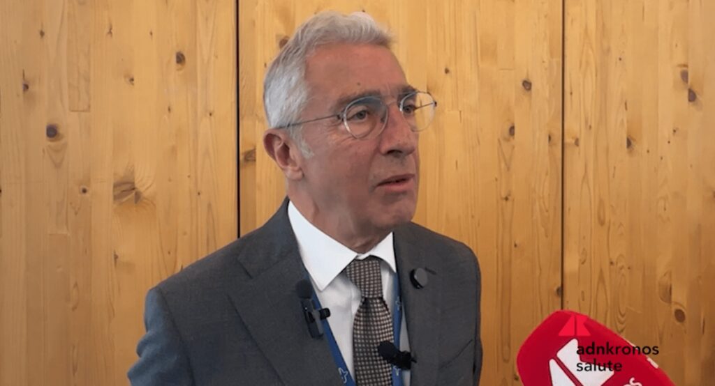 Neurologi: “Bene Ddl caregiver ma servono formazione e sostegno psicologico”