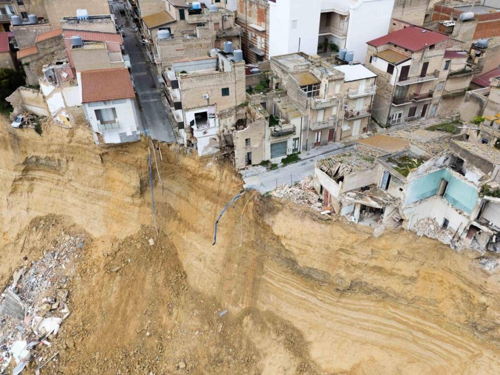 Niscemi, Schifani annuncia: “Da domani rimborso di 400 euro per ogni famiglia sfollata”