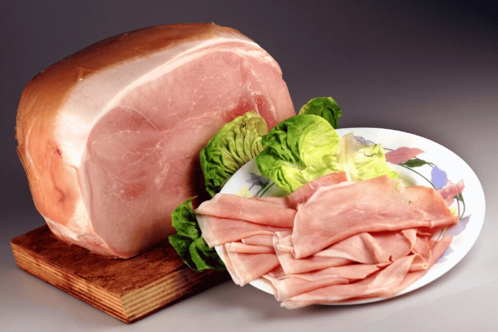 Non solo prosciutto cotto cancerogeno, il medico: “Altri 4 cibi da centellinare”