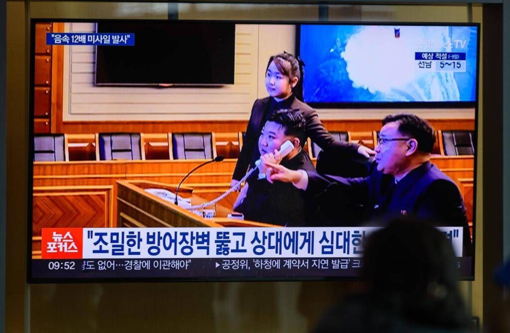 Nordcorea, Kim e figlia a test sistema lanciarazzi multiplo: “Rafforziamo deterrenza”