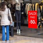 Oggi iniziano i saldi invernali 2026, dai cambi ai pagamenti cosa c’è da sapere