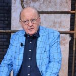 Olimpiadi Milano-Cortina, Boldi cancellato dalla lista dei tedofori: “Incompatibile con i Giochi”