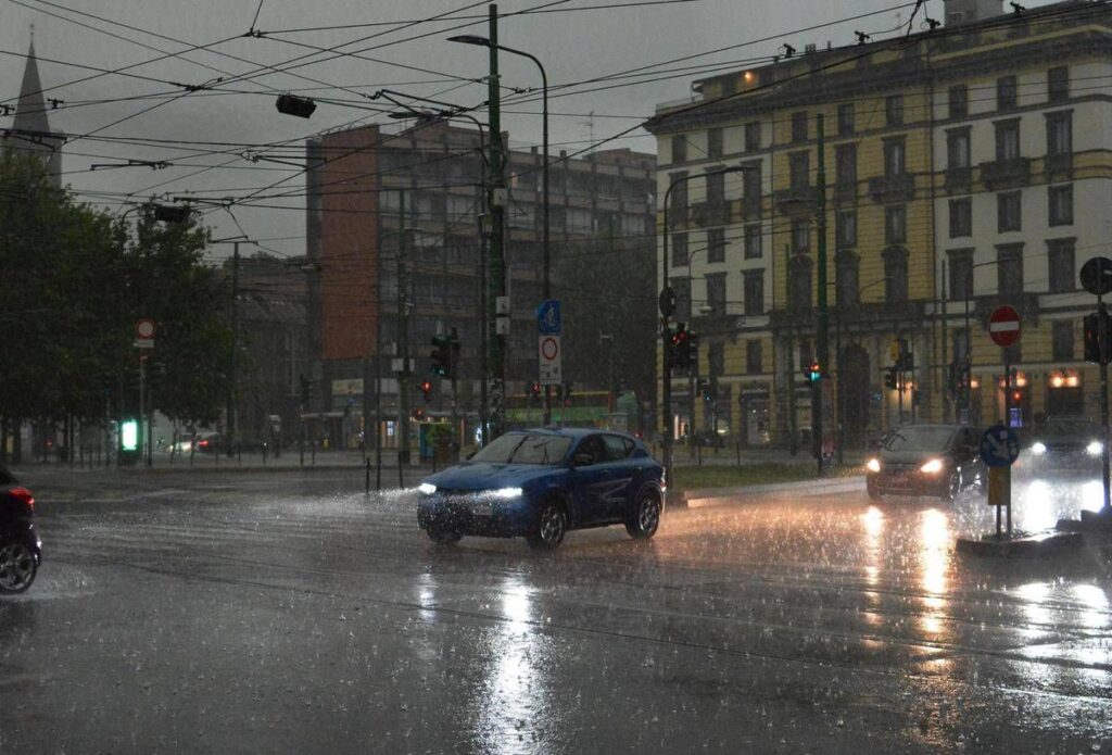 Piogge e temporali in arrivo, sull’Italia torna il maltempo: le previsioni meteo