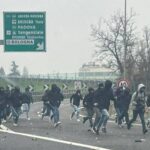 Scontri tra 200 ultras di Fiorentina e Roma in autostrada a Bologna: auto danneggiate