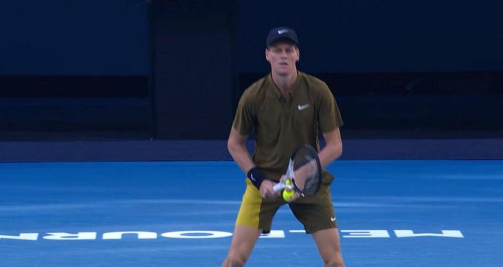 Sinner, il completo serale convince a metà: “Lo stilista tifa Alcaraz”