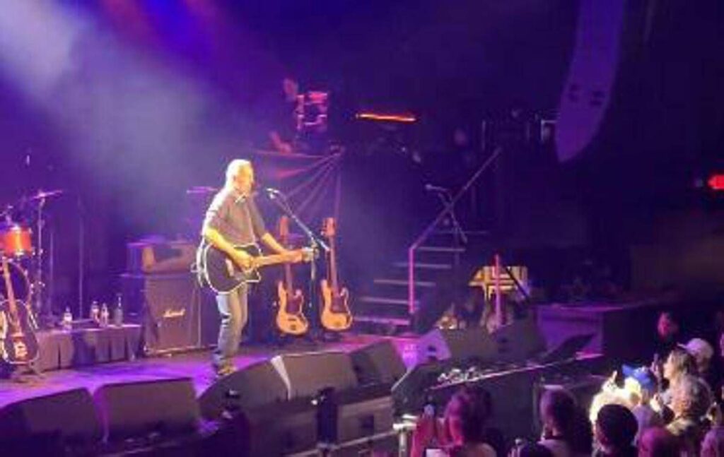 Springsteen suona a sorpresa a Minneapolis, sulla chitarra ‘Arrest the President’