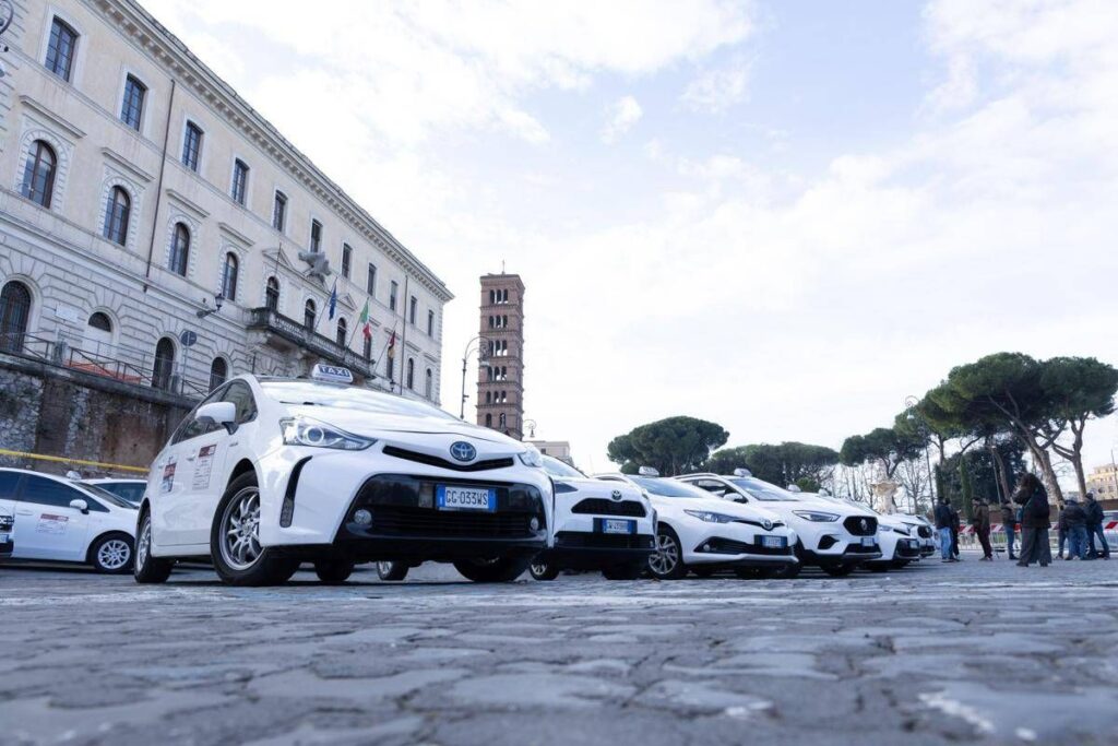Taxi, sciopero e proteste: Salvini convoca i sindacati