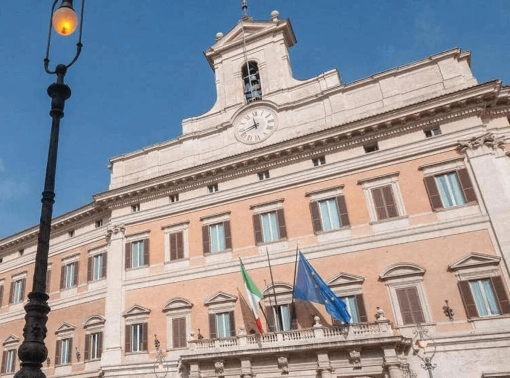 Tensione su convegno ‘remigrazione’ oggi alla Camera, Furgiuele: “Si fa”. Opposizioni: “Va bloccato”