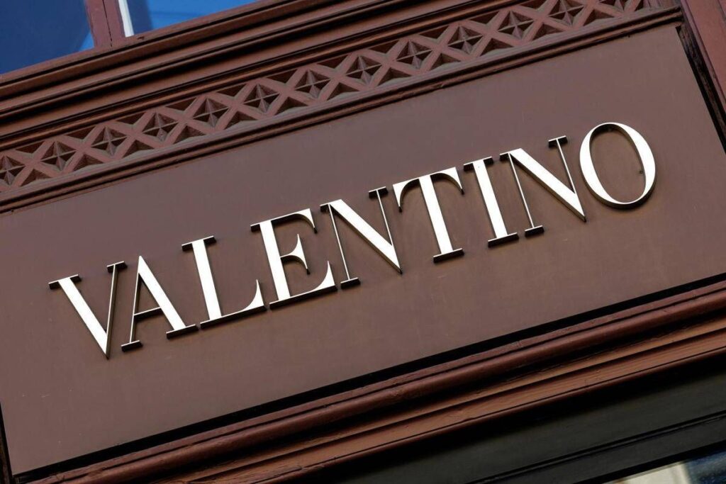 Valentino, quel rosso simbolo di eleganza che racchiude la storia della maison