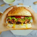 Addio porzioni extra-large nei fast food: pesa caro-vita ma anche girovita