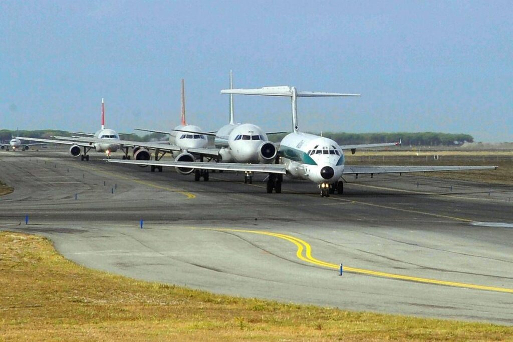 Aerei, sindacati confermano scioperi: “Proclamati da tempo”