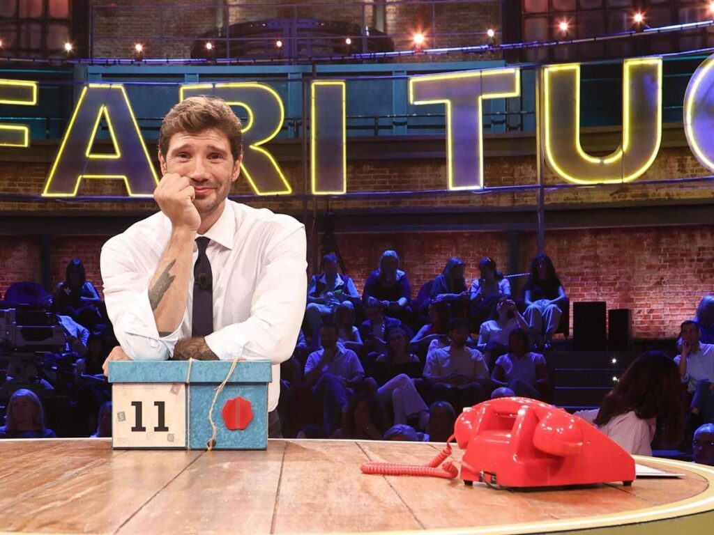 ‘Affari Tuoi – Nella buona e nella cattiva sorte’, stasera 13 febbraio: la puntata a tema