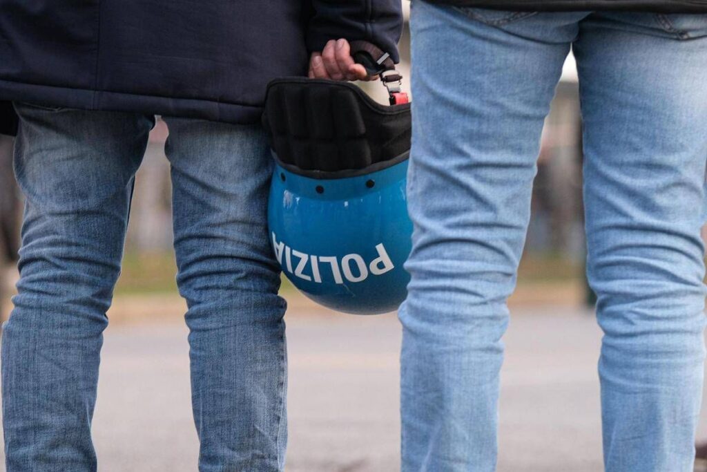 Agenti feriti a Torino, lettera del capo della polizia: “Vostro impegno garanzia per democrazia”