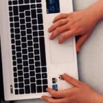 Cade mentre è in smart working, riconosciuto come infortunio sul lavoro