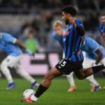 Cataldi colpisce di braccio, arbitro assegna rigore: cos’è successo in Lazio-Atalanta