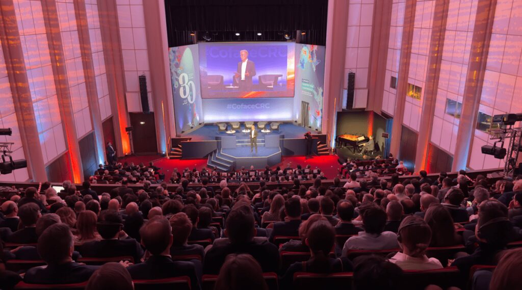 Coface stima crescita globale 2026 al 2,6%, revisioni al rialzo in Risk Review