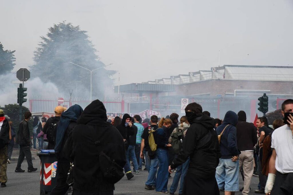 Disordini nei cortei pro Pal a Torino, eseguite 18 misure cautelari