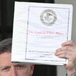 Epstein files, su un volo del finanziere pedofilo anche il segretario alla Marina Usa Phelan