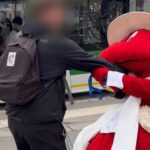 Gabibbo malmenato a Milano, spintoni al celebre pupazzo di Striscia