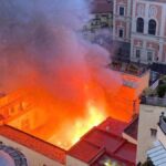 Incendio all’alba di oggi a Napoli, in fiamme il Teatro Sannazaro – IL VIDEO DEL ROGO