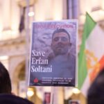 Iran, il legale di Erfan Soltani: “E’ stato rilasciato su cauzione”