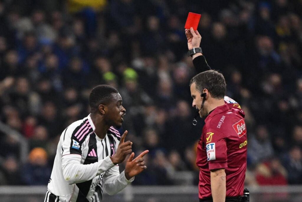 Kalulu espulso in Inter-Juve, Chivu difende arbitro: “Tocco c’è, mani bisogna tenerle in tasca”