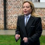 Meloni e i venti del Limburgo: “Sto congelando”