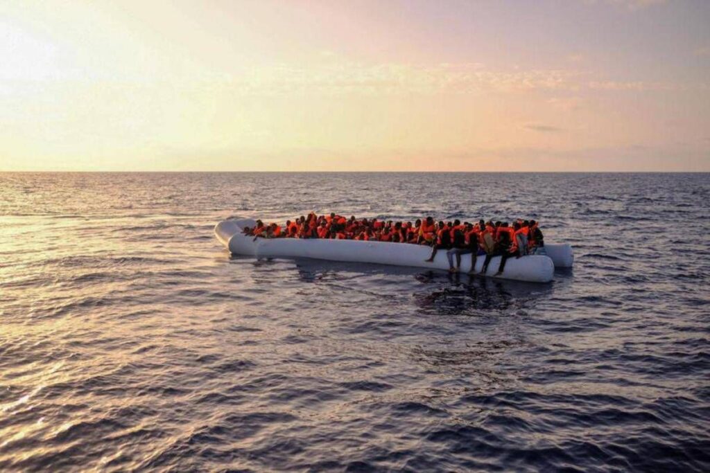 Migranti, Consulta: “Trattenimento richiedenti asilo sia conforme a Costituzione e diritto Ue”