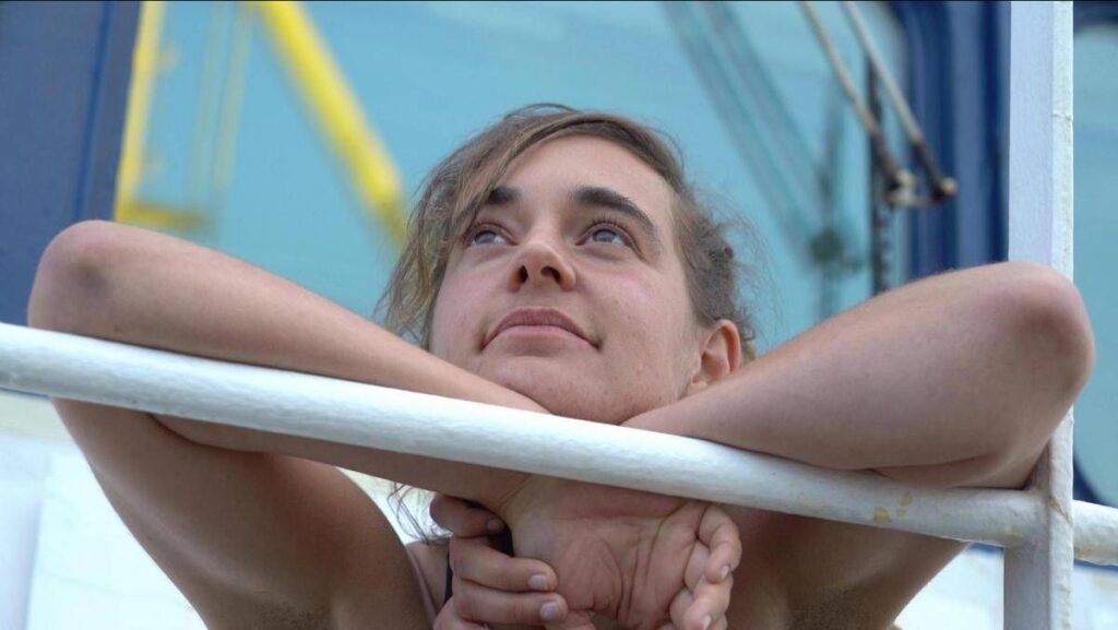 Migranti, risarcimento di 76mila euro a SeaWatch per blocco nave dopo caso Rackete. Meloni: “Senza parole”