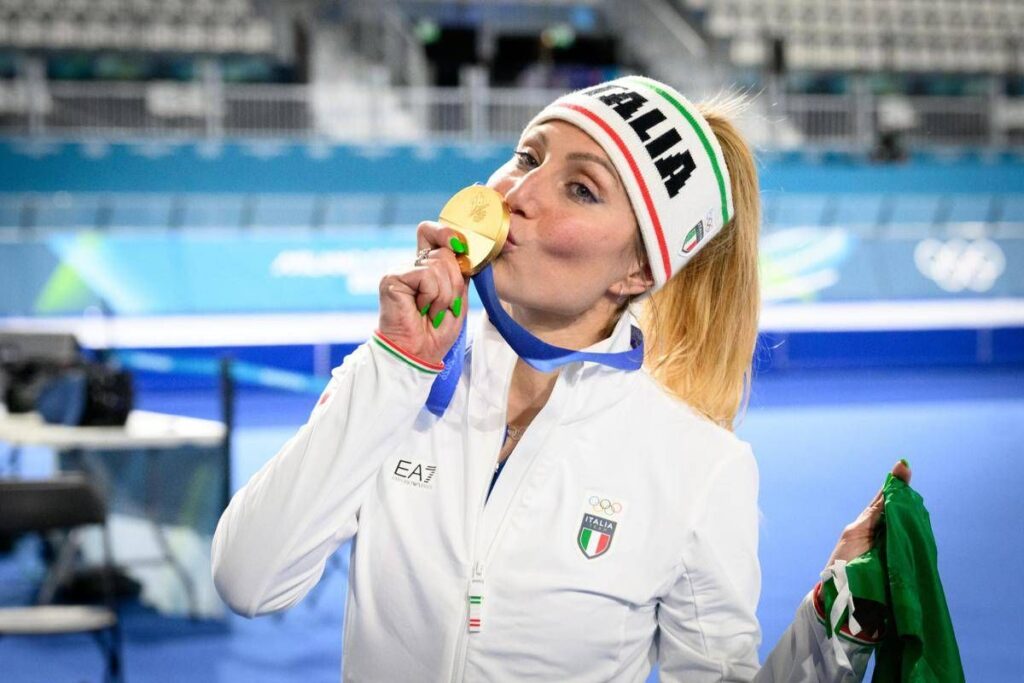 Milano Cortina 2026, romanista e parente della grande Gina: Lollobrigida vince l’oro (anche di mamma)