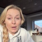 Milano Cortina, Vonn lascia l’ospedale dopo il terribile infortunio: “Ci vorrà un anno per far guarire le ossa”