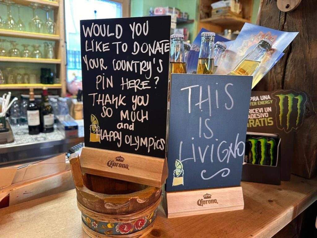 Milano Cortina, è ‘pins-mania’: da Bormio a Livigno, anche i locali le chiedono (al posto delle mance)