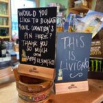 Milano Cortina, è ‘pins-mania’: da Bormio a Livigno, anche i locali le chiedono (al posto delle mance)