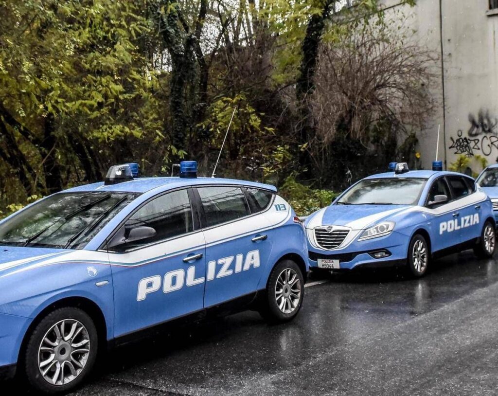 Milano, sparatoria in zona Rogoredo tra rapinatore e polizia: l’uomo è gravissimo