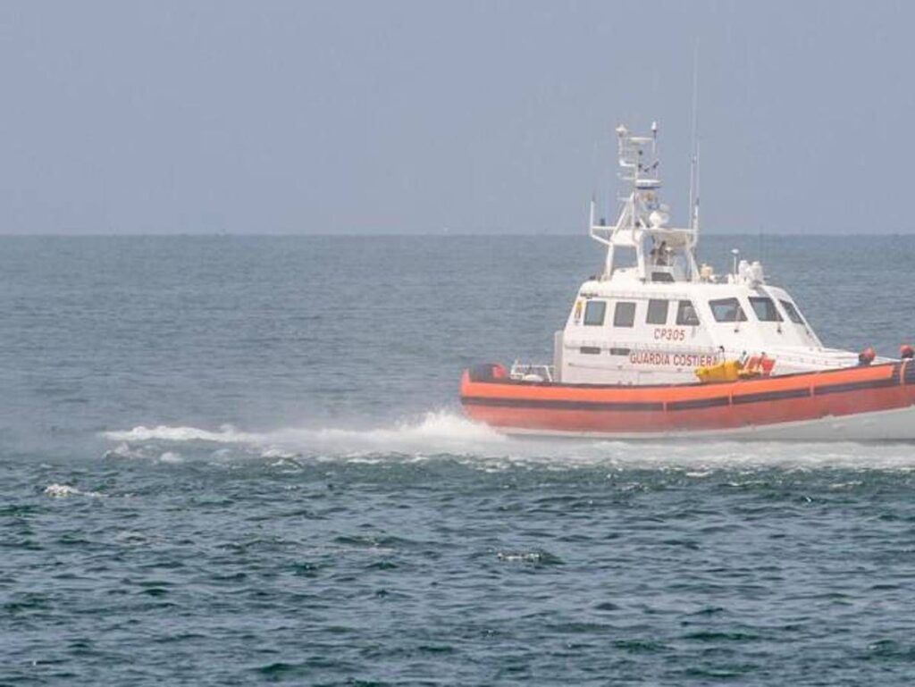 Naufragio in Sardegna, affonda peschereccio: due morti e un superstite