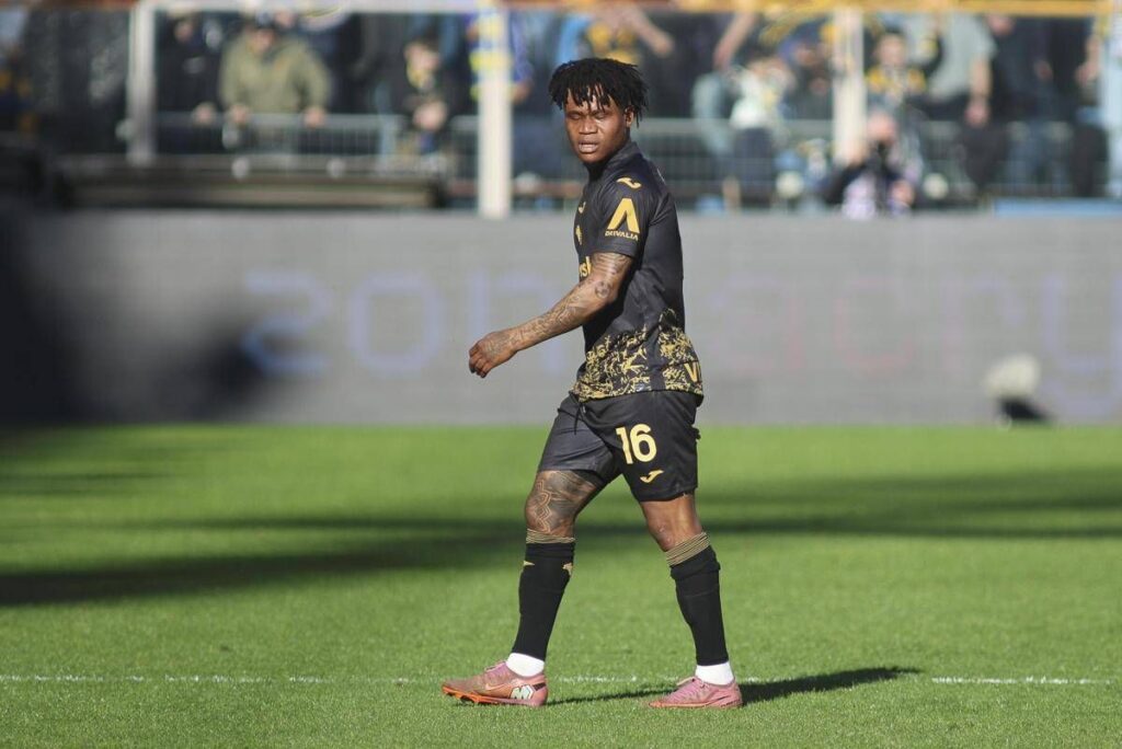 Orban accusa arbitro di razzismo dopo espulsione? Prima il tweet, poi Verona smentisce