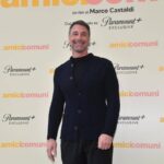 Raoul Bova in ‘Amici comuni’: “Il telefono è il terzo incomodo in una coppia”