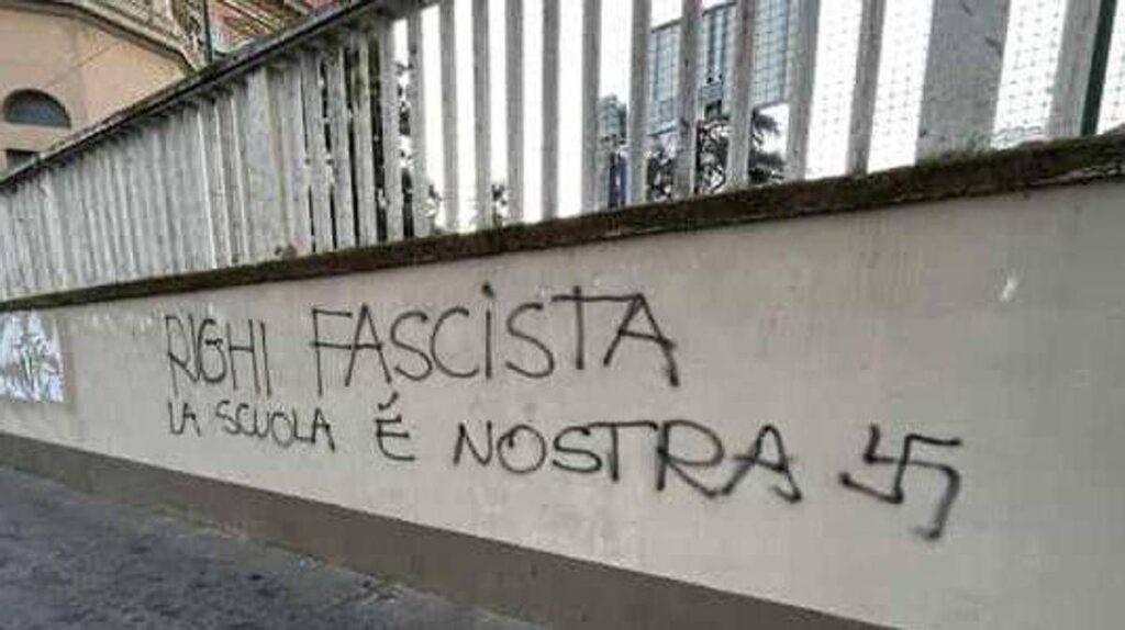 “Righi fascista”, liceo chiuso per atti vandalici. Il preside: “Pura brutalità”