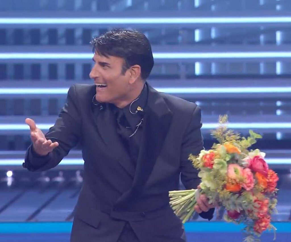 Sanremo 2026, Sal Da Vinci commosso: standing ovation con ‘Per sempre sì’