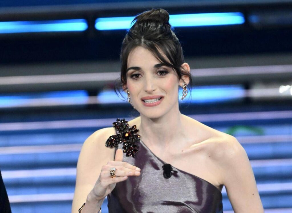 Sanremo, Pilar Fogliati porta sul palco fa l’aristocratica Uvetta: “Ma voi fate questo come lavoro?”