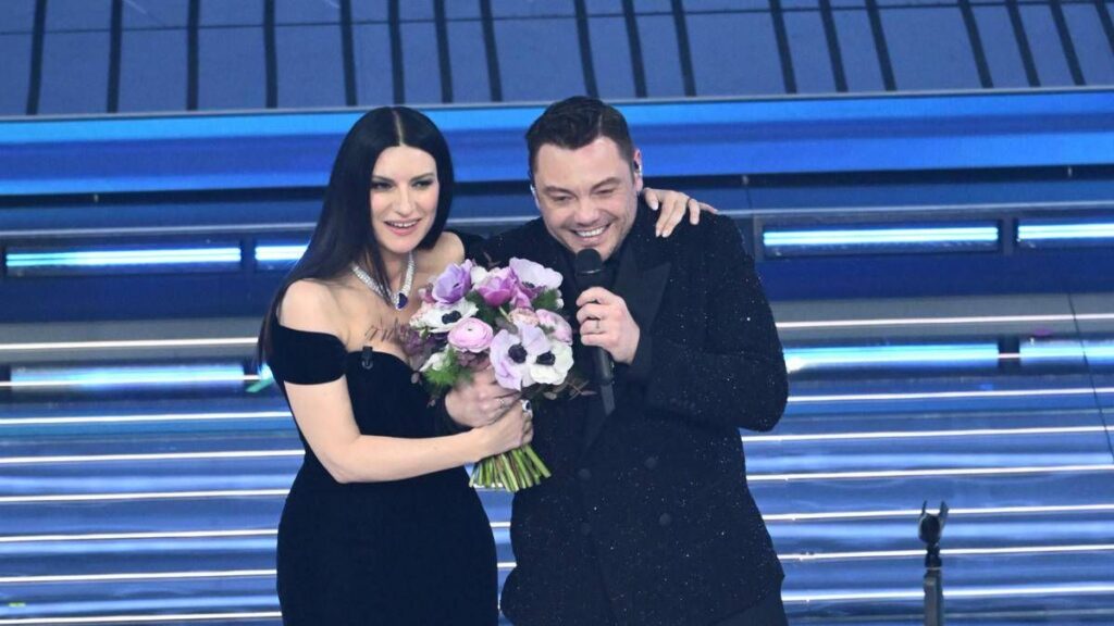 Sanremo, Tiziano Ferro a Laura Pausini: “Il prossimo anno io e te insieme”
