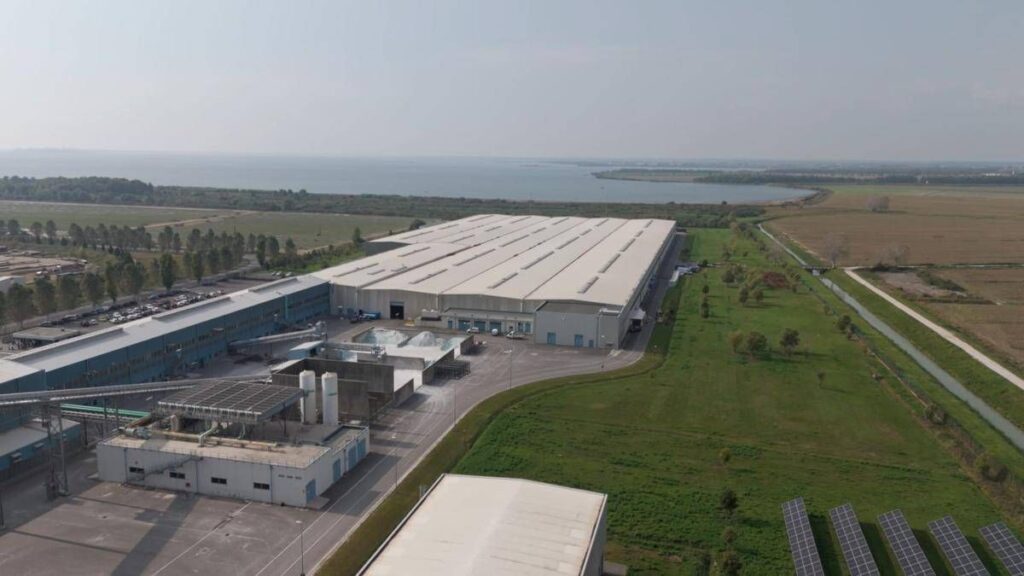Şişecam completa l’investimento nella linea di vetro rivestito nel Nord Italia