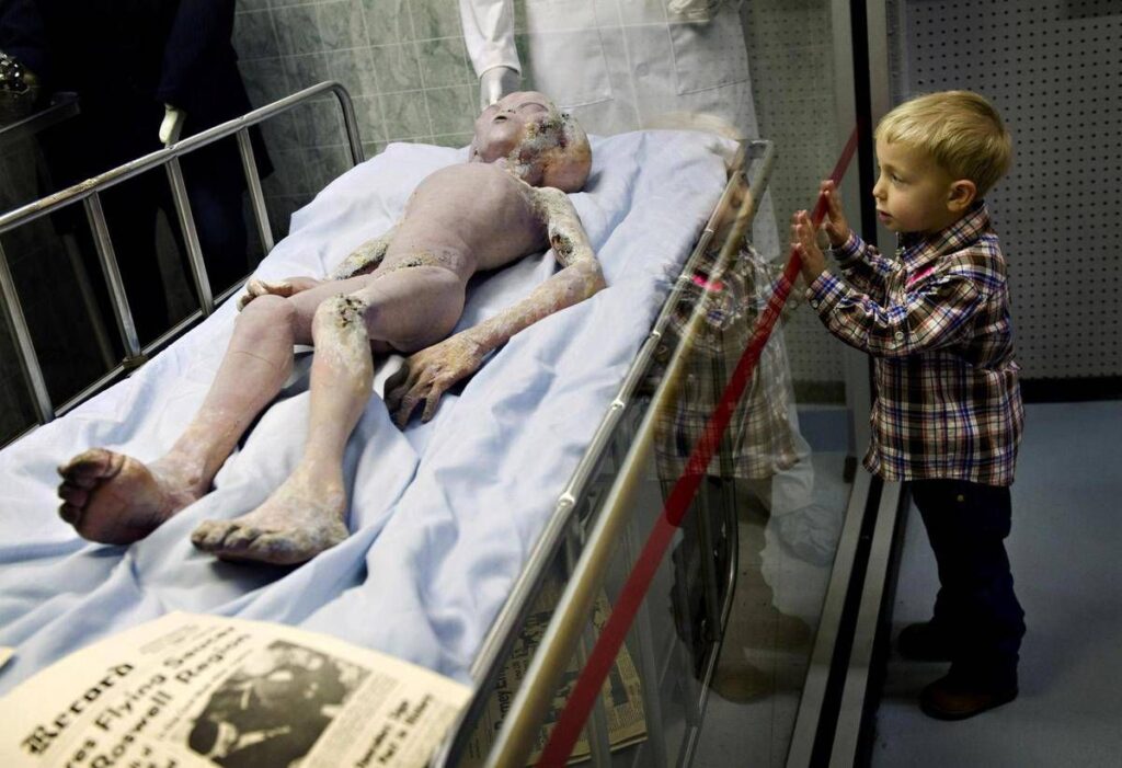 Trump chiede al Pentagono di pubblicare tutti i file su ricerca di vita extraterrestre e Ufo