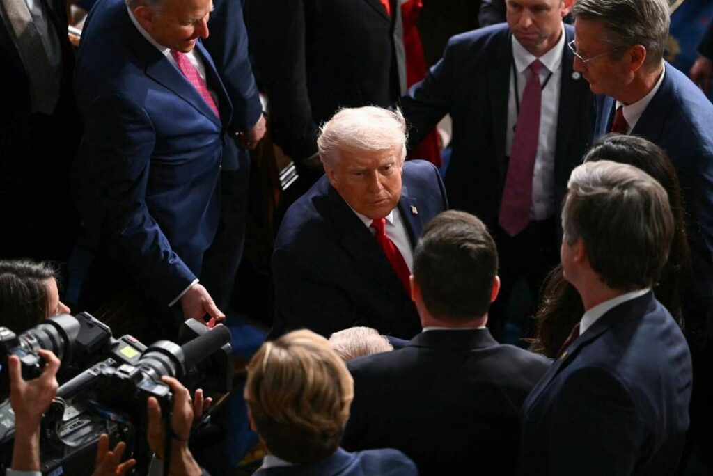 Trump, discorso record di 108 minuti tra proteste e silenzi