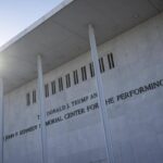 Trump, l’ultimo attacco al Kennedy Center: chiuso 2 anni per “ricostruzione”